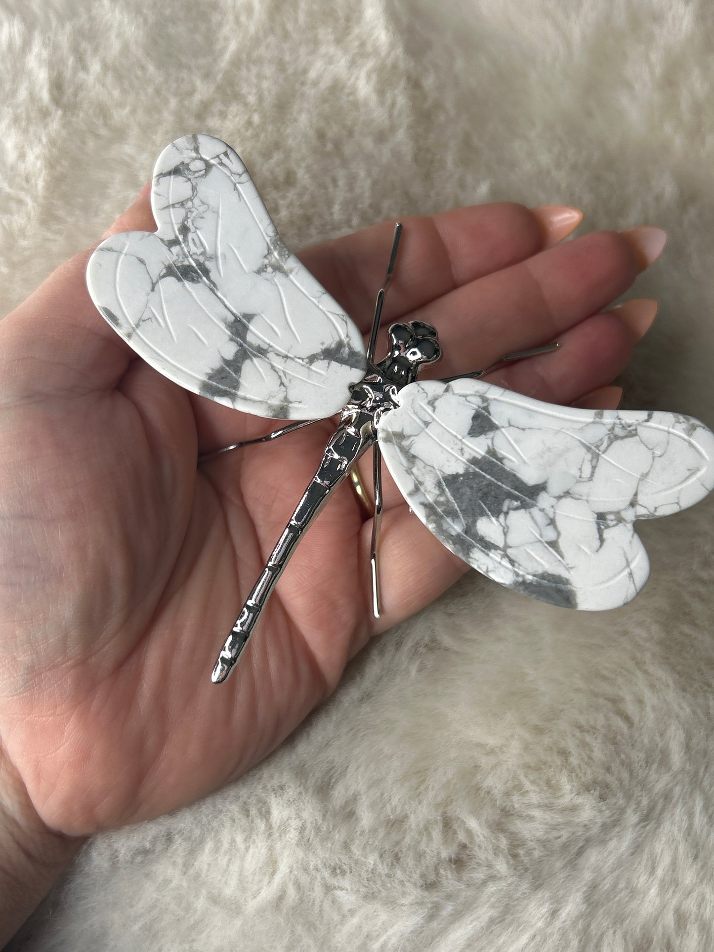 Howlite Dragonfly