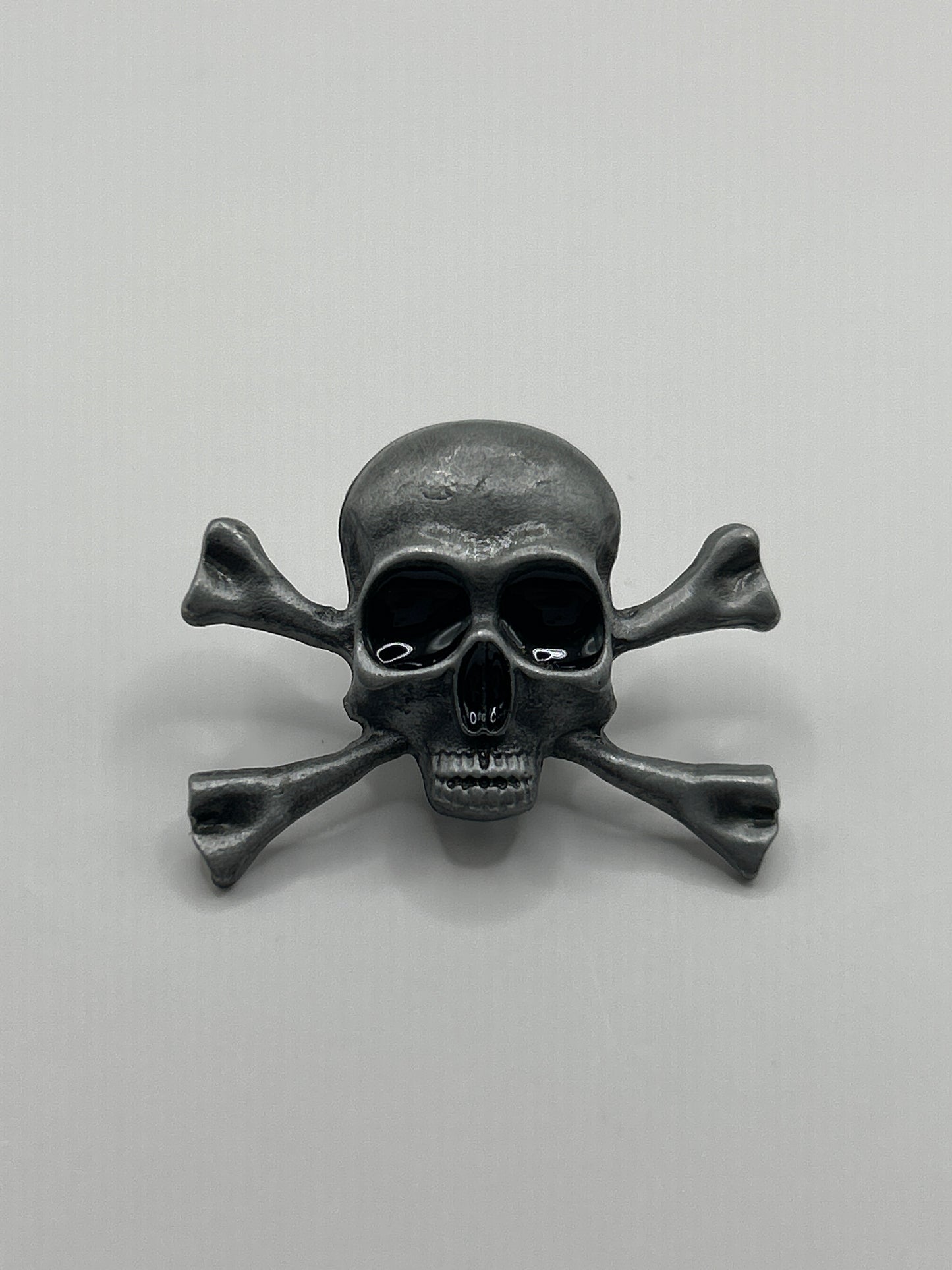Skull & Crossbones Pin